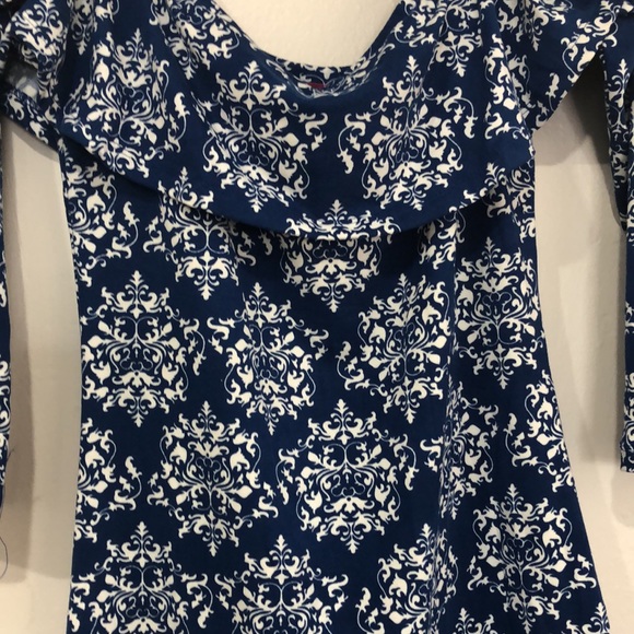 Beautiful top - Picture 2 of 4